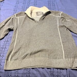 BKE Men's Zip-Up Gray Sweater with Cream Highlights